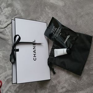Chanel gift bag/box with pouch and free samples
